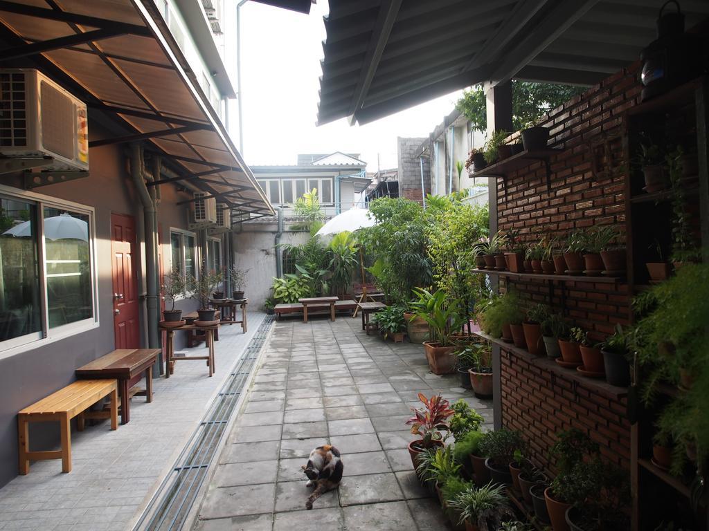 Sriyanar Place Rumah tetamu *
